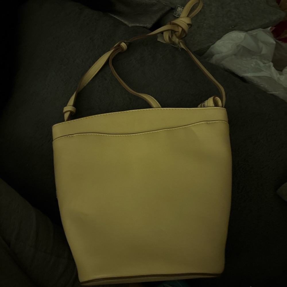 Cream and yellow shoulder bag with adjustable straps #tanbag